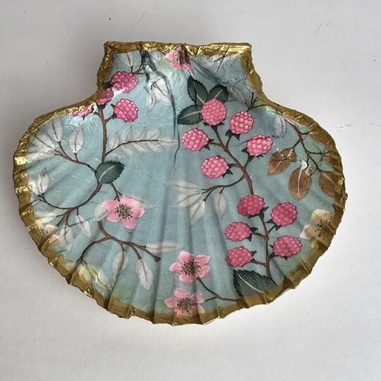 Berries decoupage scallop shell